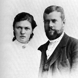 A grayscale photograph of Max Weber and Marianne Weber standing next to one another. They are both facing toward the right with intense facial expressions. Marianne is wearing a frilly high-neck blouse and Max is wearing a simple suit. Photo Credit: Unknownn, 1893 . Source: commons.wikimedia.org